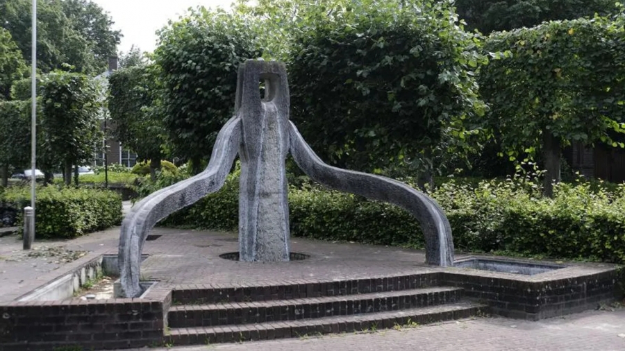Kunstwerk De Stenen Eik in Esch krijgt flinke opknapbeurt
