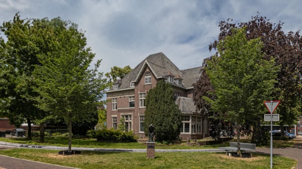 STREEP DOOR HUIDIGE PLANNEN VILLA PHAF: MEEDERHEID RAADSLEDEN STEMT TEGEN