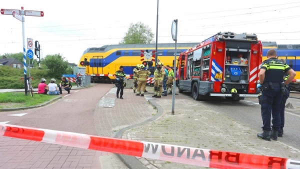 Aanrijding in Vught legt treinverkeer Den Bosch-Boxtel stil: Hoogbejaarde man gewond