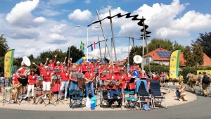 NIJMEEGSE VIERDAAGSE UITZWAAIMOMENT 2024: 11 JULI GEMEENTEHUIS BOXTEL