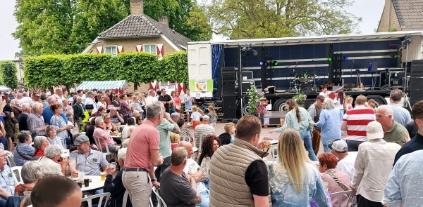 Esch viert 59e Bierpompfeest: Mooi weer en drukke menigte